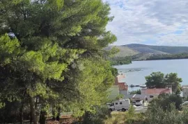 Višekatnica s potencijalom i prekrasnim pogledom - 235m2, Šibenik - Okolica, Casa