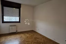 Stan na odličnoj lokaciji!, Zagreb, Flat