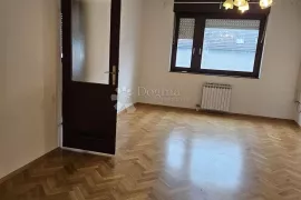 Stan na odličnoj lokaciji!, Zagreb, Flat