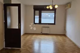 Stan na odličnoj lokaciji!, Zagreb, Flat