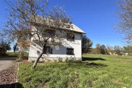 USELJIVA KUĆA SA POMOĆNIM OBJEKTOM I ZEMLJIŠTEM, Gospić - Okolica, Haus