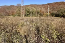 PRODAJE SE POLJOPRIVREDNO ZEMLJIŠTE 3000 m2 PODNO VELEBITA, Gospić - Okolica, Terra