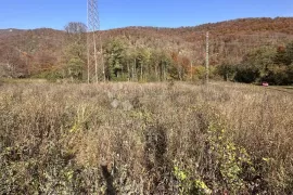 PRODAJE SE POLJOPRIVREDNO ZEMLJIŠTE 3000 m2 PODNO VELEBITA, Gospić - Okolica, Tierra