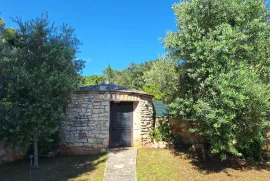 Prostrana kuća na odličnoj poziciji, Pula, House