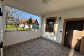 LIČKO CERJE KUĆA SA 2 POMOĆNA OBJEKTA + 10000m2 ZEMLJIŠTA, Lovinac, House