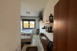 LIČKO CERJE KUĆA SA 2 POMOĆNA OBJEKTA + 10000m2 ZEMLJIŠTA, Lovinac, House