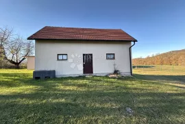 LIČKO CERJE KUĆA SA 2 POMOĆNA OBJEKTA + 10000m2 ZEMLJIŠTA, Lovinac, House