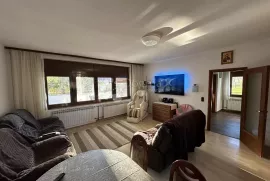 LIČKO CERJE KUĆA SA 2 POMOĆNA OBJEKTA + 10000m2 ZEMLJIŠTA, Lovinac, House