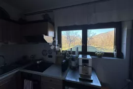 LIČKO CERJE KUĆA SA 2 POMOĆNA OBJEKTA + 10000m2 ZEMLJIŠTA, Lovinac, House