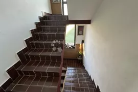 LIČKO CERJE KUĆA SA 2 POMOĆNA OBJEKTA + 10000m2 ZEMLJIŠTA, Lovinac, House