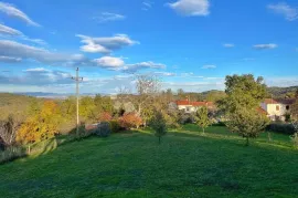 PRIZEMNICA S PANORAMSKIM POGLEDOM I VELIKOM OKUĆNICOM, Motovun, Ev