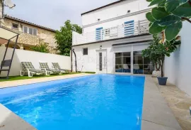 LUKSUZNO UREĐENA VILA S BAZENOM, Poreč, Casa