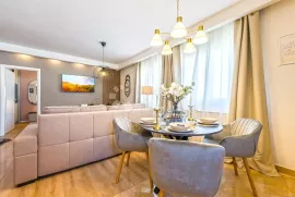 PREKRASAN PENTHOUSE -s terasom od 34m2!!, Zagreb, Appartement