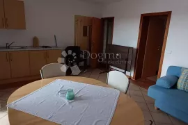 Omišalj, kuća sa 9 apartmana, Omišalj, House