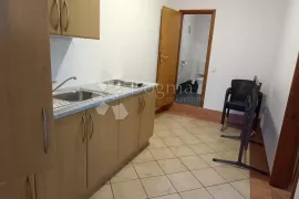 Omišalj, kuća sa 9 apartmana, Omišalj, House