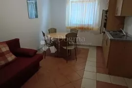 Omišalj, kuća sa 9 apartmana, Omišalj, House