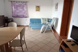 Omišalj, kuća sa 9 apartmana, Omišalj, House