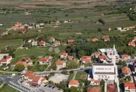 GRAĐEVINSKO ZEMLJIŠTE SINJ-BRNAZE 2213  m2, Sinj, Terra