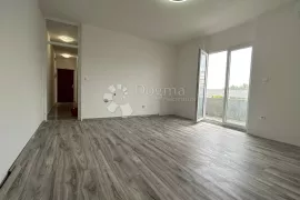 Renoviran stan s mogućnošću dodatne sobe - Vidikovac., Pula, Appartment