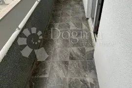 Renoviran stan s mogućnošću dodatne sobe - Vidikovac., Pula, Appartment