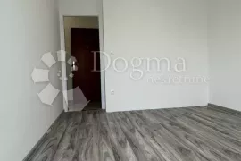 Renoviran stan s mogućnošću dodatne sobe - Vidikovac., Pula, Appartment