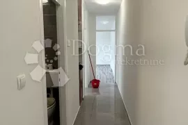 Renoviran stan s mogućnošću dodatne sobe - Vidikovac., Pula, Appartment