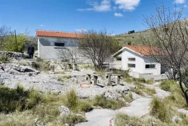 Ugostiteljski kompleks s pogledom na more na parceli od 5841 m2, Trogir - Okolica, Commercial property