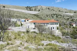 Ugostiteljski kompleks s pogledom na more na parceli od 5841 m2, Trogir - Okolica, Commercial property