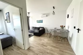 Kuća sa 4 apartmana i bazenom Crikvenica, Crikvenica, House