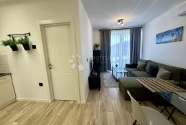 Kuća sa 4 apartmana i bazenom Crikvenica, Crikvenica, House