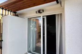 Kuća sa 4 apartmana i bazenom Crikvenica, Crikvenica, House