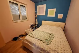 KRK, APARTMAN U PRIZEMLJU SA OKUĆNICOM, Krk, Appartement