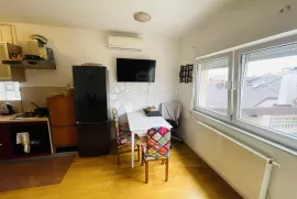 Trešnjevka - 2S stan na odličnoj lokaciji, Zagreb, Apartamento