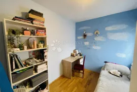 Trešnjevka - 2S stan na odličnoj lokaciji, Zagreb, Apartamento