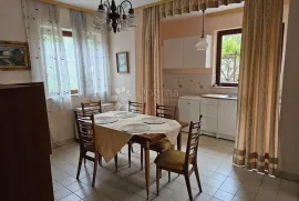 POREČ - Kuća sa dva stana i studio apartmanom, Poreč, بيت