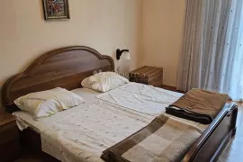 POREČ - Kuća sa dva stana i studio apartmanom, Poreč, بيت