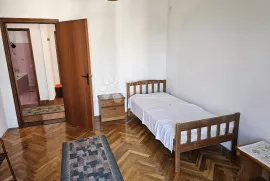 POREČ - Kuća sa dva stana i studio apartmanom, Poreč, بيت