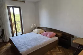 POREČ - Kuća sa dva stana i studio apartmanom, Poreč, بيت