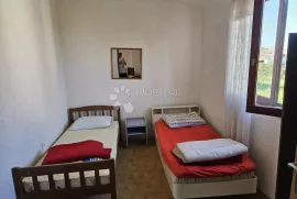 POREČ - Kuća sa dva stana i studio apartmanom, Poreč, بيت