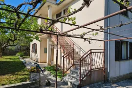 POREČ - Kuća sa dva stana i studio apartmanom, Poreč, Ev