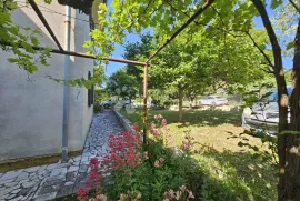 POREČ - Kuća sa dva stana i studio apartmanom, Poreč, بيت