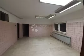 NAJAM- poslovni prostor 120m2 Jastrebarsko-blizina naplatne, Jastrebarsko - Okolica, Commercial property