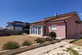 PRIZEMNICA NOVIJE GRADNJE 108m2 - PULA, Pula, بيت