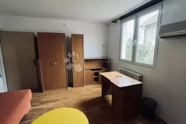 DVA STANA NA ATRAKTIVNOJ LOKACIJI U TRNAVI!, Zagreb, Flat