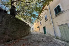 SAMO U NAŠOJ PONUDI! PROSTRAN STAN U STAROGRADSKOJ JEZGRI, Labin, Daire