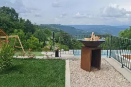 IMPOZANTNA VILLA S BAZENOM I MASLINIKOM U SRCU ISTRE!, Motovun, Casa