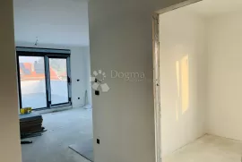 ČETVEROSOBAN PENTHOUSE SA TERASOM,DUBRAVA PRODAJA!, Zagreb, Appartment