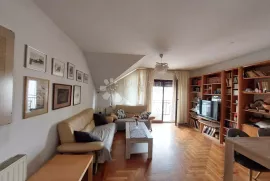 Novi Zagreb, Kajzerica, četverosoban dvoetažni stan, 80m2, Zagreb, Appartement