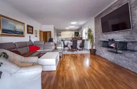 Luksuzna etaža na traženoj lokaciji, Rab, Appartement