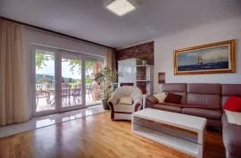 Luksuzna etaža na traženoj lokaciji, Rab, Appartement